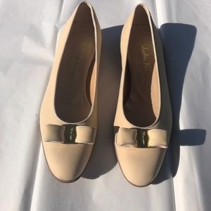Salvatore Ferragamo Vara Bow Cream Gold Shoes 6.5